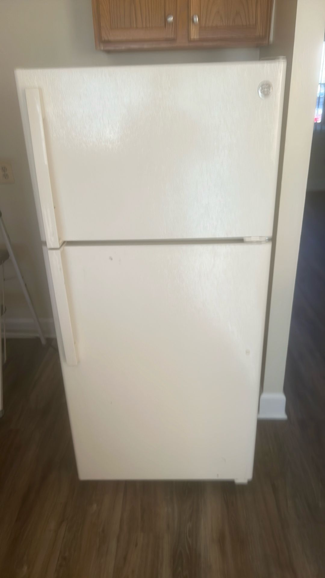 GE 16cu Refrigerator