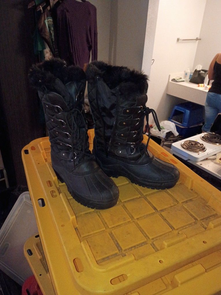 Size 9 Polar Snow Boots -$25