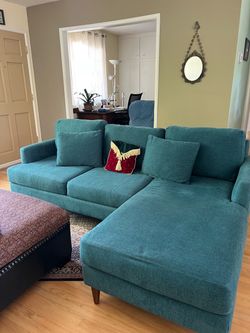 Sectional Sofa with Reversible Chaise in Peacock Color