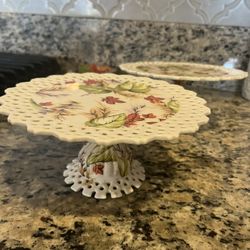 2 Cake Stands 
