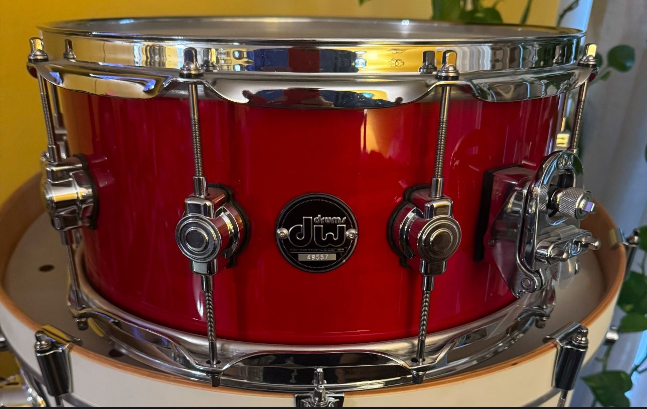 Dw Performance Snare. Limited Maple Candy Apple