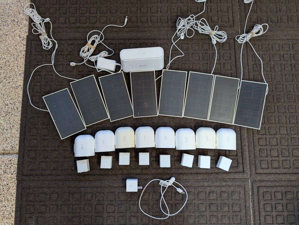 Arlo 2K Wireless Security Camera System With Solar Panels