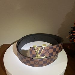 Authentic Louis Vuitton Louise GM Hoop Earrings, Brand New With Tags! for  Sale in Rancho Cucamonga, CA - OfferUp