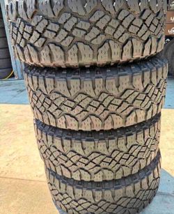 275 70 18 Goodyear tires Con 80% de Vida Las 4