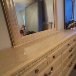 Hand Carved Victorian Style 6 Piece Bedroom Set