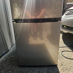 Mini fridge in Great Condition 