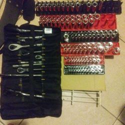 Husky Tool Set With Rack Holder