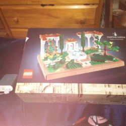 LEGO - Icons Fountain Garden Set