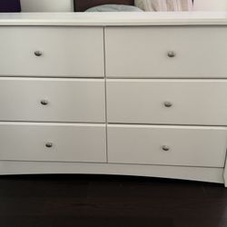 Modern white 6-drawer dresser