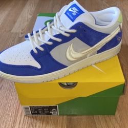 NIKE SB DUNK LOW  FLY STREETWEAR
