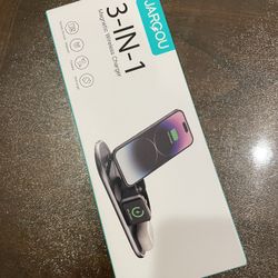 Brand New : 3 in 1 Charging Station for Apple