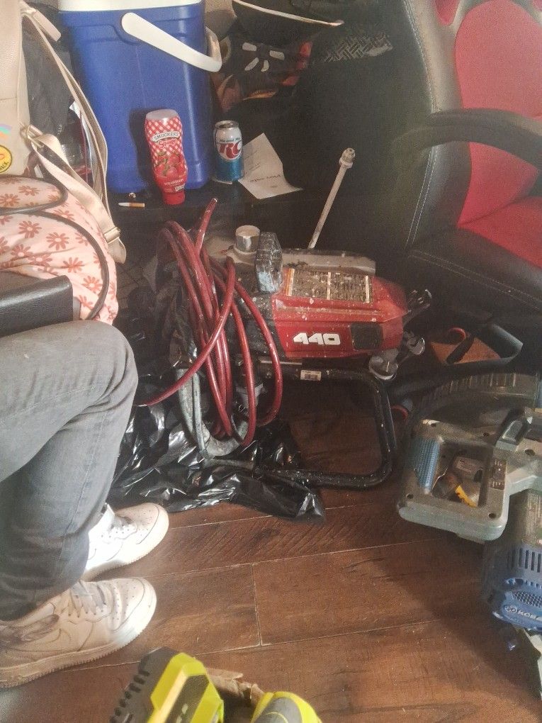 Titan 440 Paint Sprayer