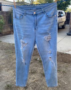 Size 16/17 Light Wash Distressed Skinny Jeans