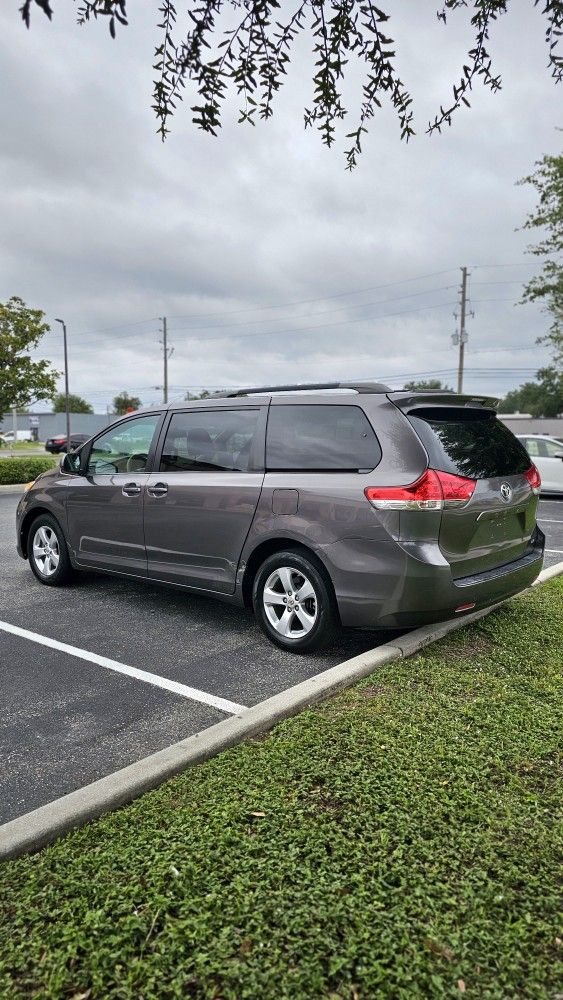 2012 Toyota Sienna