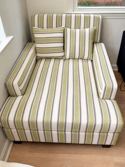 Beautiful Oversized Striped Accent Chair  Add a stylish touch to your living space with this comfortable, oversized upholstered armchair!  ✨ Features:
