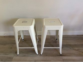 White counter height barstools