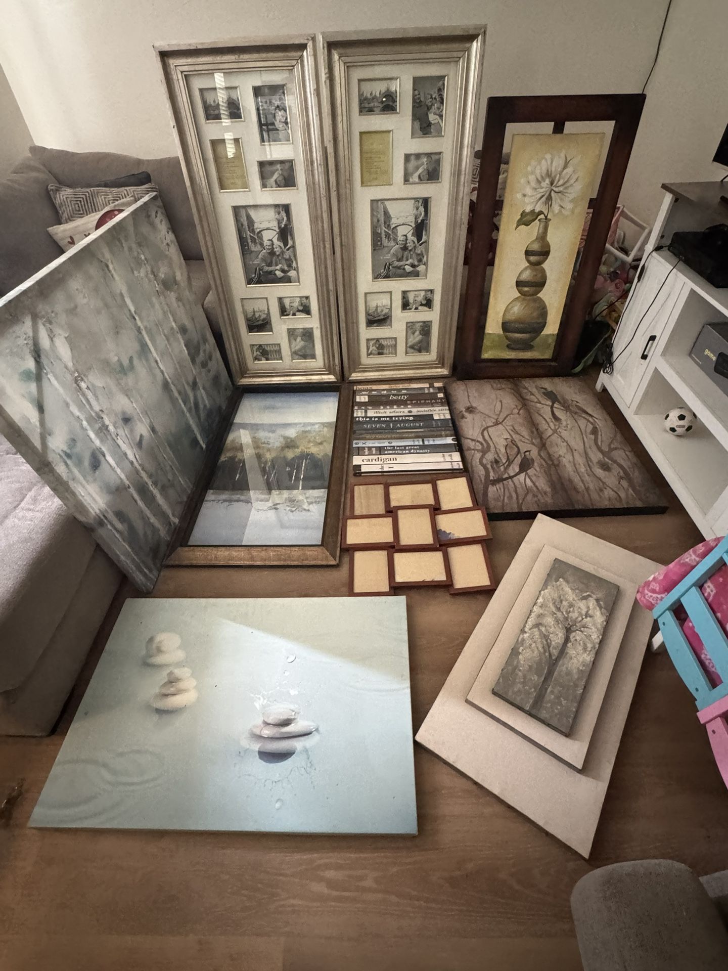 Lots Of Wall Art/ Painting And Pictures Frames