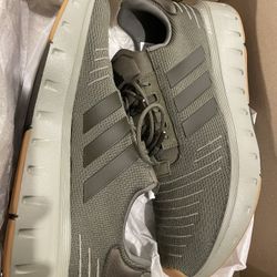 Adidas Swift Run Size 13 Mens   New In Box 