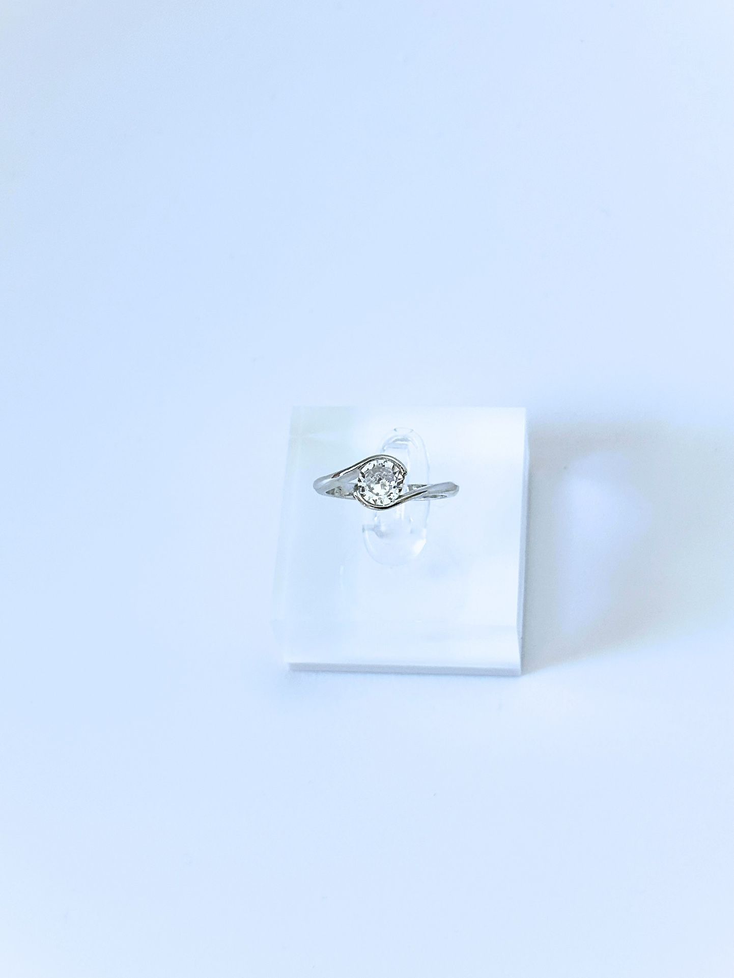 925 Sterling Silver Solitaire Ring, Decorated with CZ Simulated Diamond