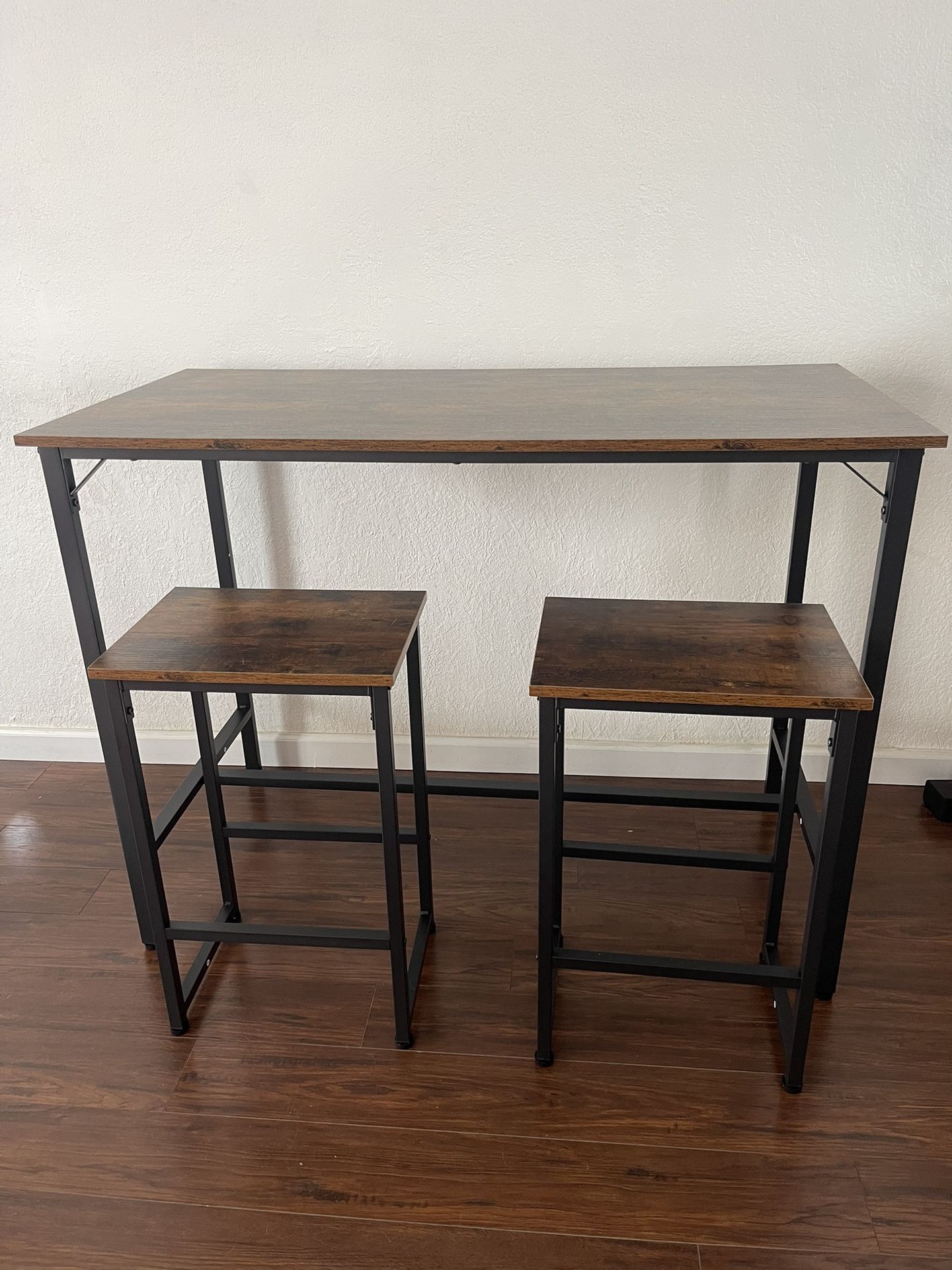 Counter Table With Matching Barstools 