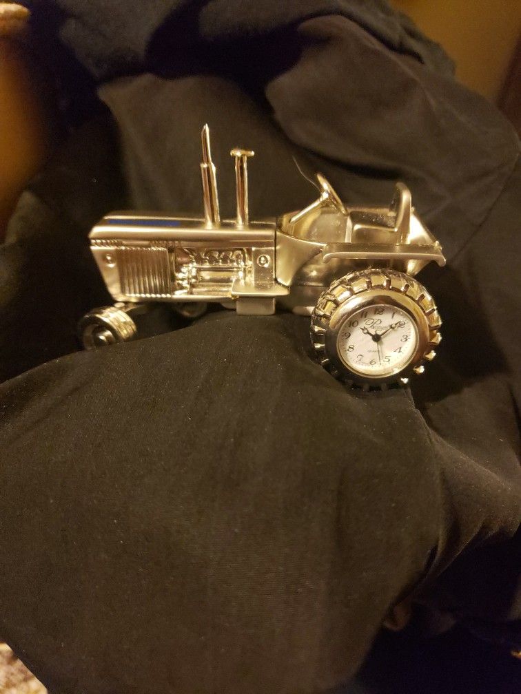 Cool Metal Tractor Clock