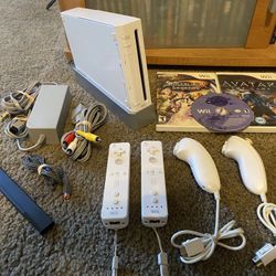 Nintendo Wii Console + 3 Games + 2 Controllers & Nunchucks