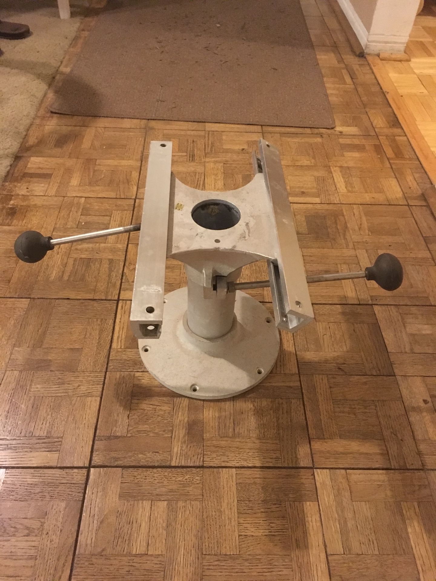 Fully adjustable boat chair mount