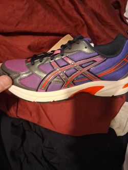 Marvel asics limited edition with magazine