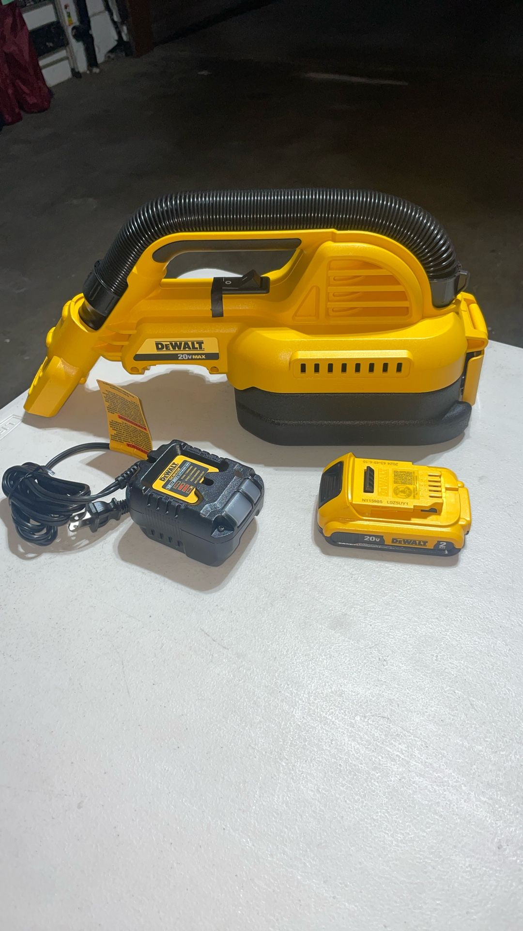 New Dewalt Vacuum 20v - MAX W/ Battery 2.0ah And Charger - Pick Up Only