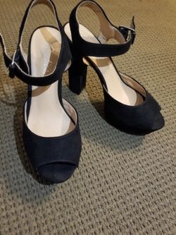 Black pumps size 8