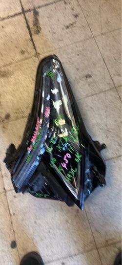 2017-22 Cadillac Xt5 right headlight