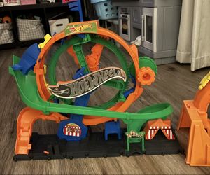 Hot Wheels Race Track 