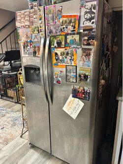 Side by side fridge $300