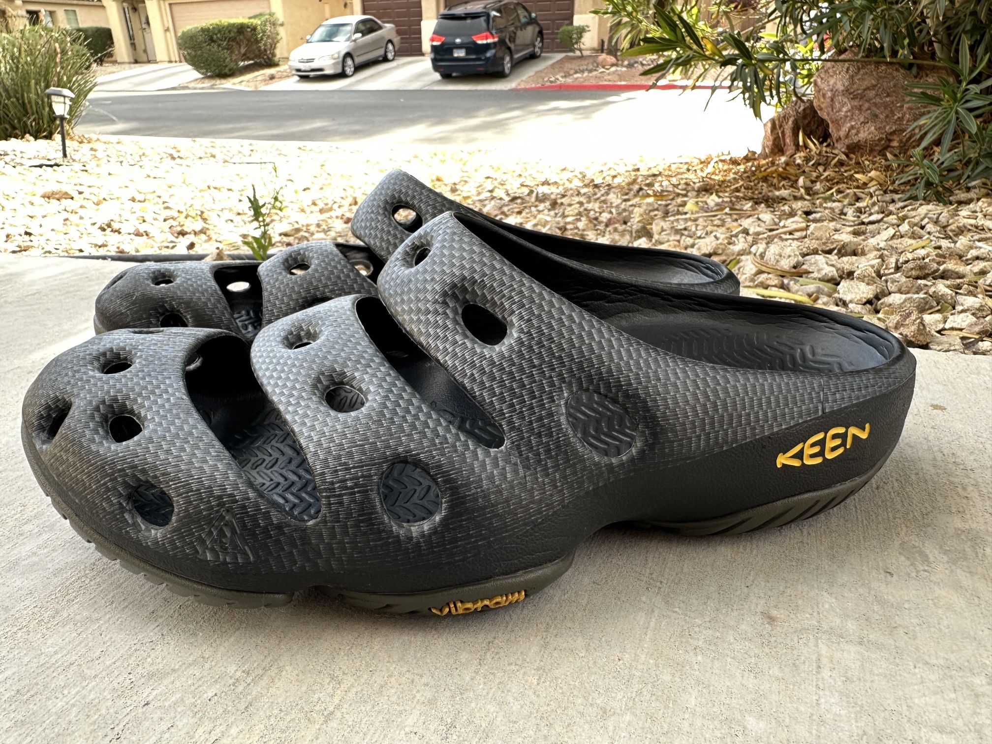 kEEN UNISEX SANDALS MAN SIZE 9