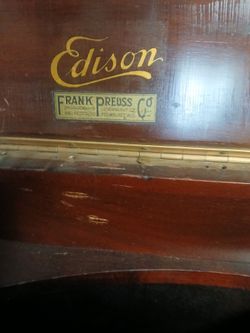 Edison record player comes with 18 records