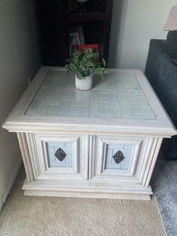 White Washed Wood Glasstop Table W/Storage 30Lx30wx20.5h