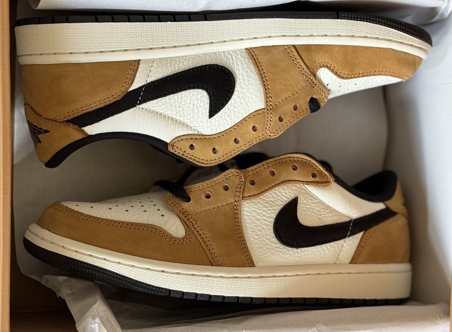 NEW AIR JORDAN 1 RETRO LOW “Rookie Of The Year” Sz10 & 10.5