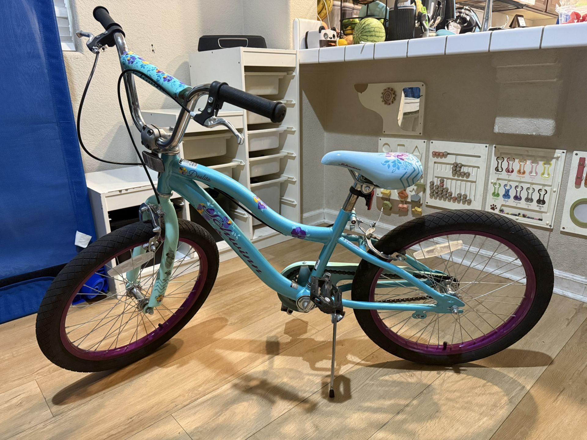 Schwinn Deelite 20 Inch Girls Bike