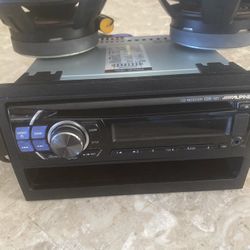 Alpine Stereo With Speakers