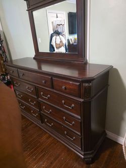 Dresser