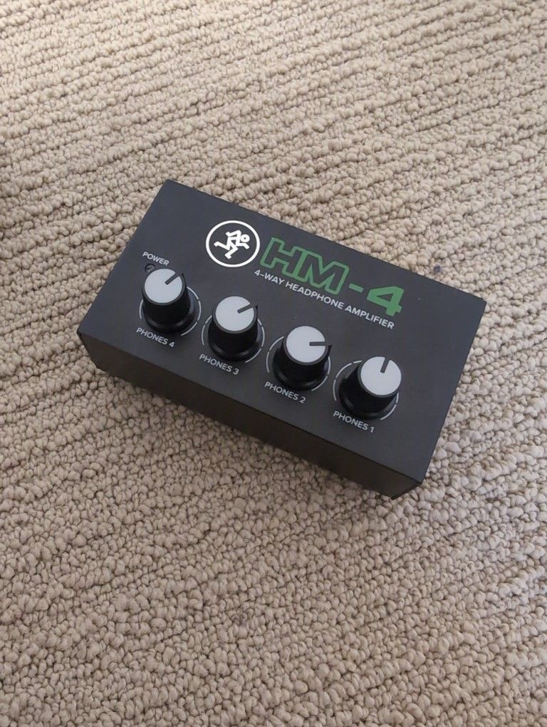 Mackie HM-4 4-Way Headphone Amplifier