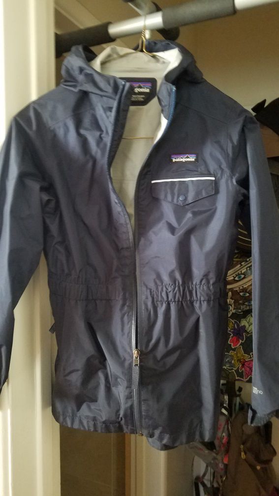 $30 FOR A NEW $119 JACKET!!! PATAGONIA TORENT SHELL WIND JACKET. ITS COLD AT NIGHT! DRESS YOUR KID IN SOME NICE STUFF FOR CHEAP!