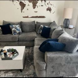 Sectional Couch 100x100in