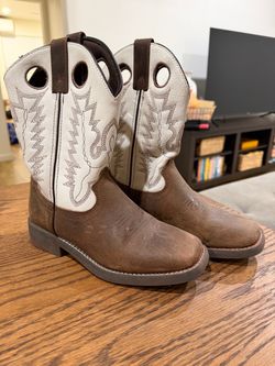 Cody James size 4D Youth Cowboy Boots