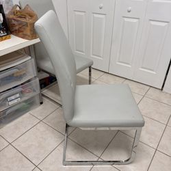 5 Dinning Table Chairs