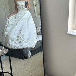 Dere Kiang - Size 12 Wedding Gown $250.00