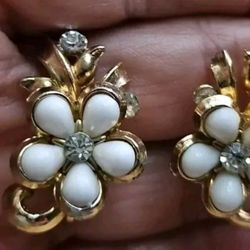 Coro Earrings Milk Glass Flower Jewelry Vintage Mid Century Designer Fashion Gif