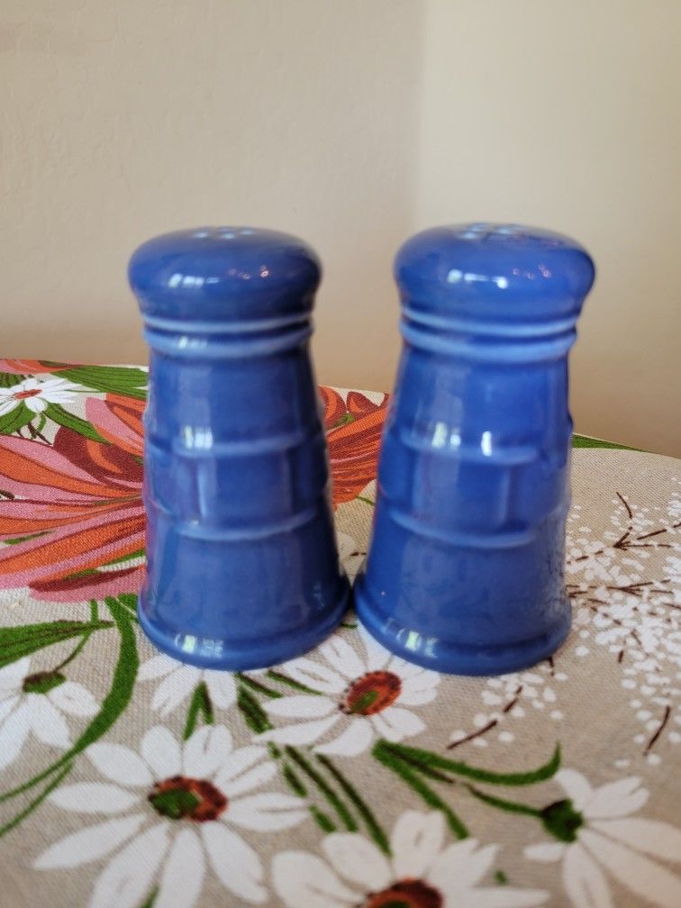 Longaberger Pottery Woven Traditions Salt And Pepper Shakers Cornflower Blue