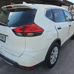 Nissan Rouge S