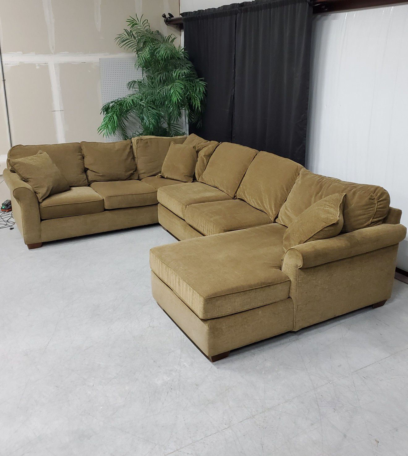 BIG "NORFOLK" HAVERTYS SECTIONAL COUCH 🚛 cheap delivery!